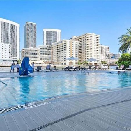 Luxury Condo Steps From Beach Hallandale Beach Esterno foto