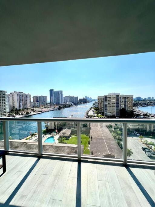 Luxury Condo Steps From Beach Hallandale Beach Esterno foto