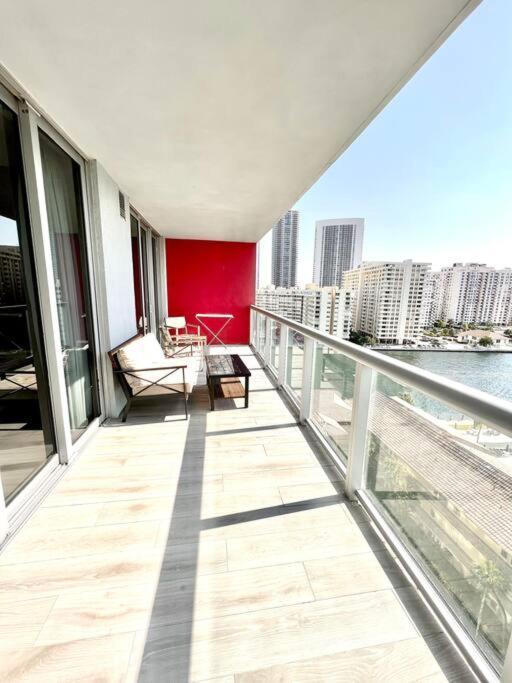 Luxury Condo Steps From Beach Hallandale Beach Esterno foto