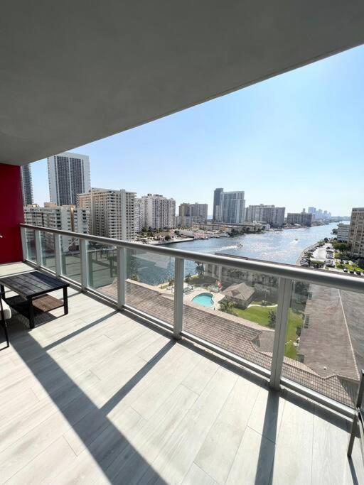 Luxury Condo Steps From Beach Hallandale Beach Esterno foto