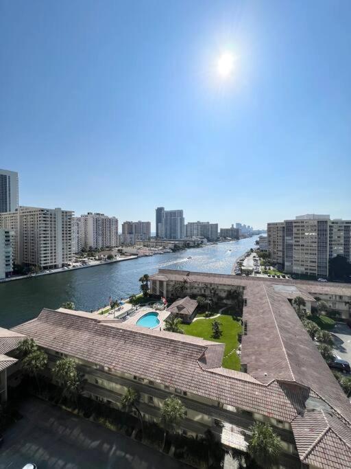 Luxury Condo Steps From Beach Hallandale Beach Esterno foto